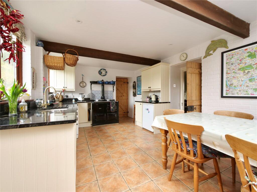 Five bedroom detached character cottage - Winford photo 3