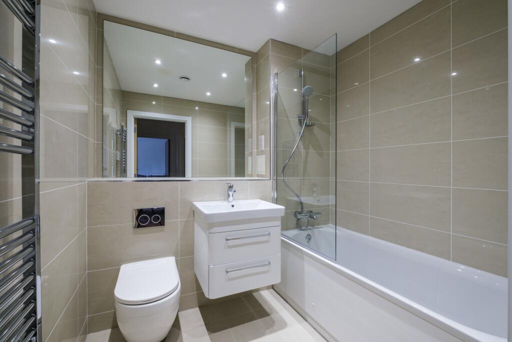 Apartment in Croydon - View 5