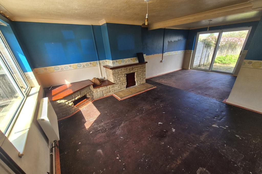 Southmead Crescent, Crewkerne, TA18 photo 4