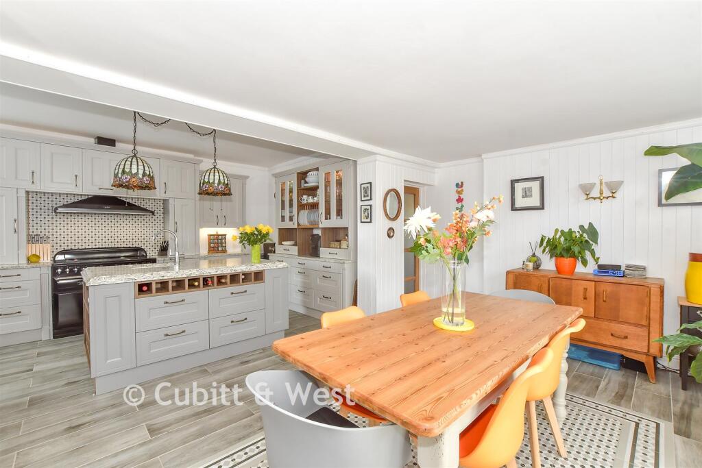 House in Chichester, Southbourne - More