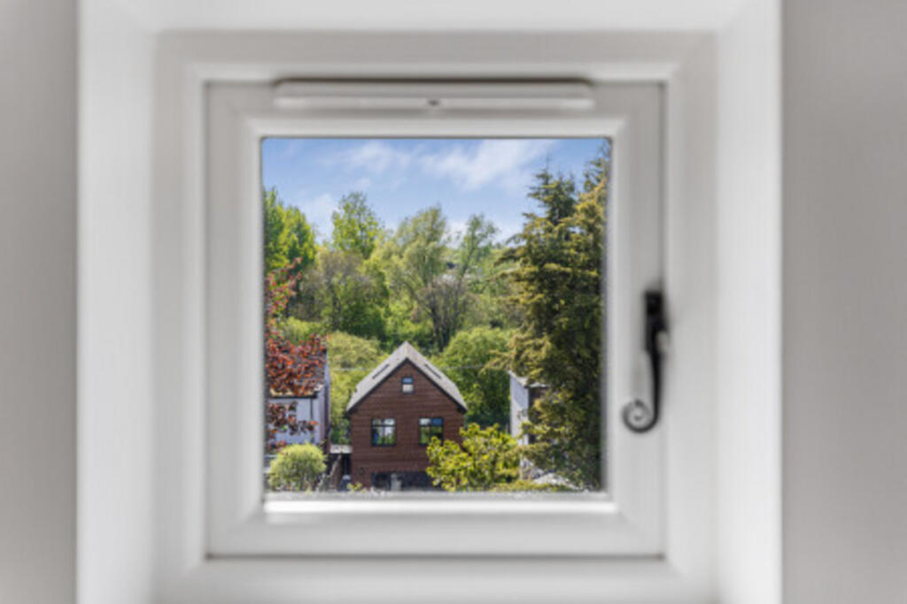 Additional image 5 of Salisbury Road, Harpenden, AL5