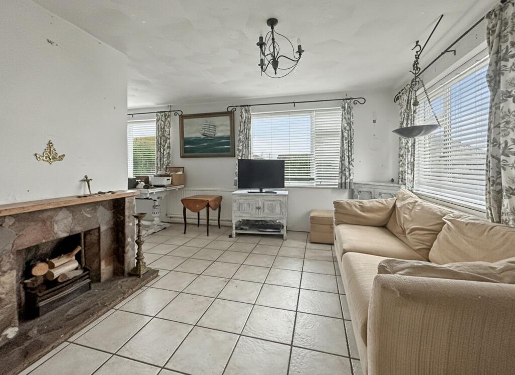 Hoddern Avenue, Peacehaven, BN10 7JB photo 3