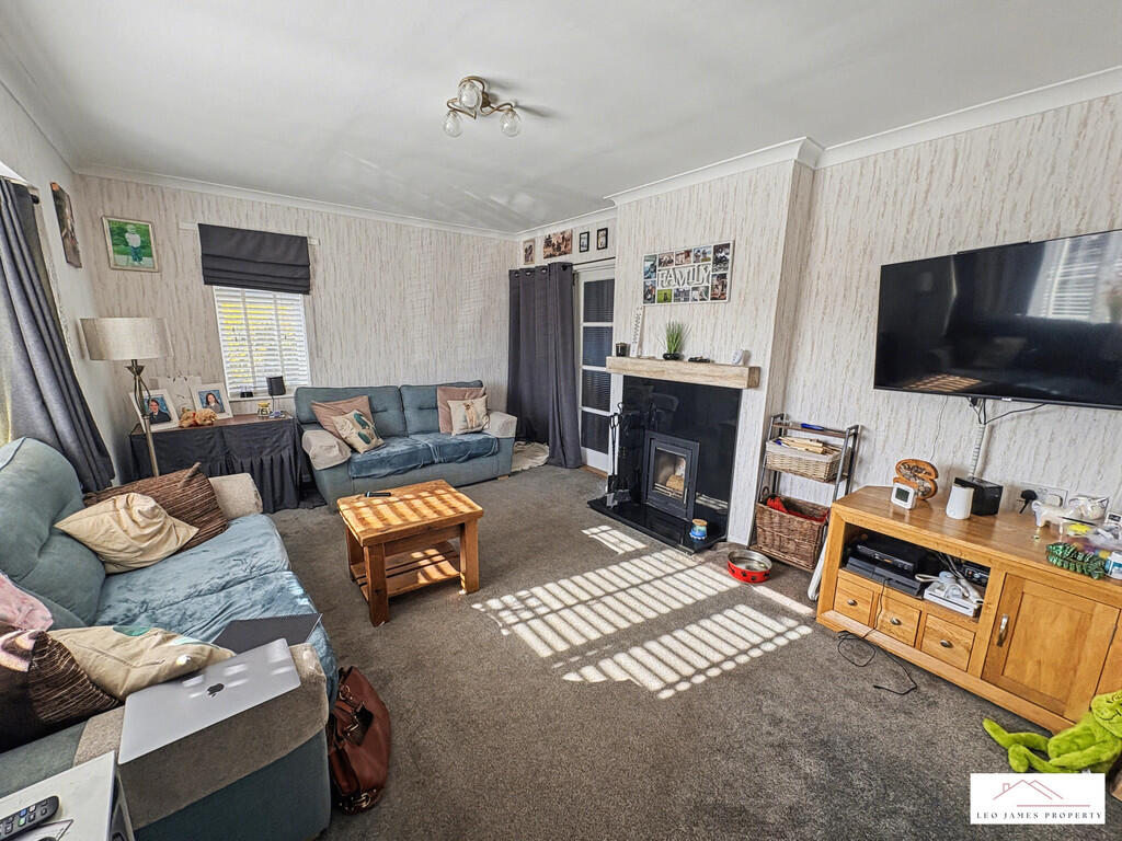 Thompson Drive, Whitchurch photo 3