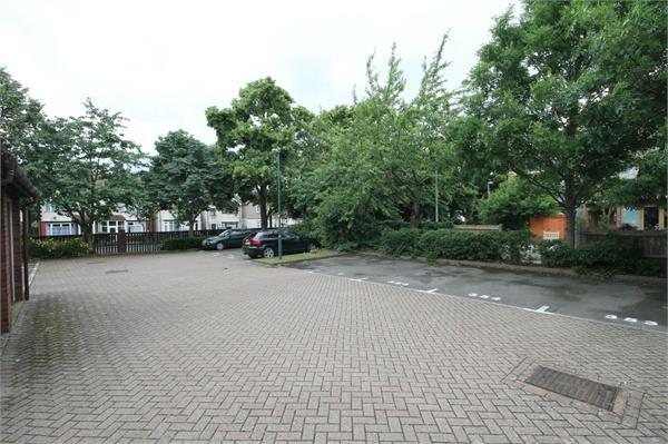 Apartment in Sutton - View 2