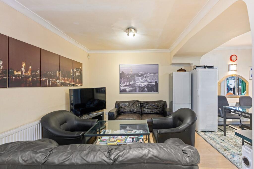 Millais Gardens, Edgware, HA8 photo 2