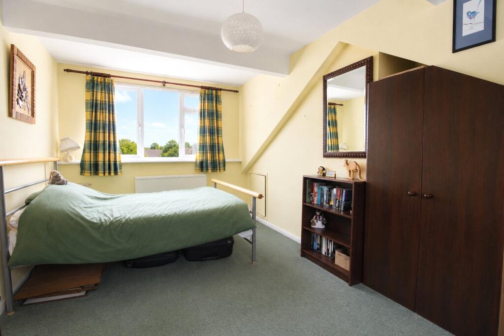 House in Barton-le-Clay, Central Bedfordshire - More
