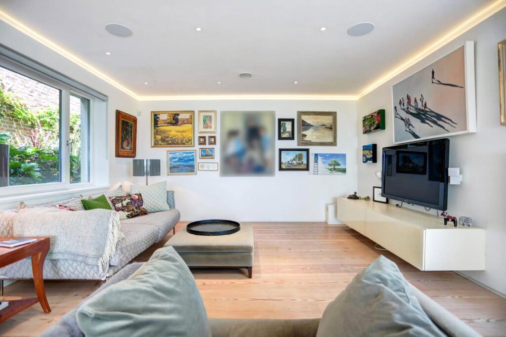 House in Brighton - More