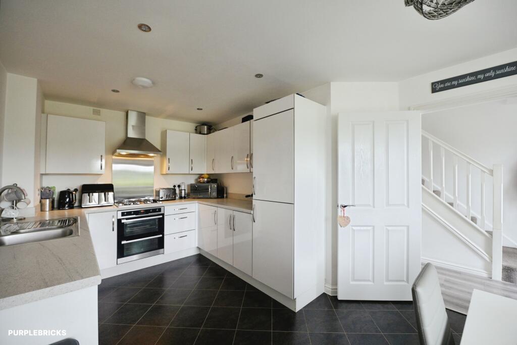 House in Romford - More