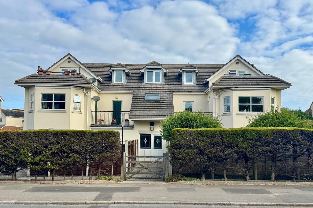 3-bed flat on Victoria Avenue, Swanage, £365,000