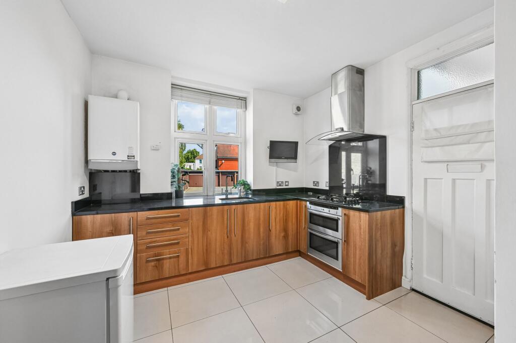 Apartment in Kingston upon Thames - View 5