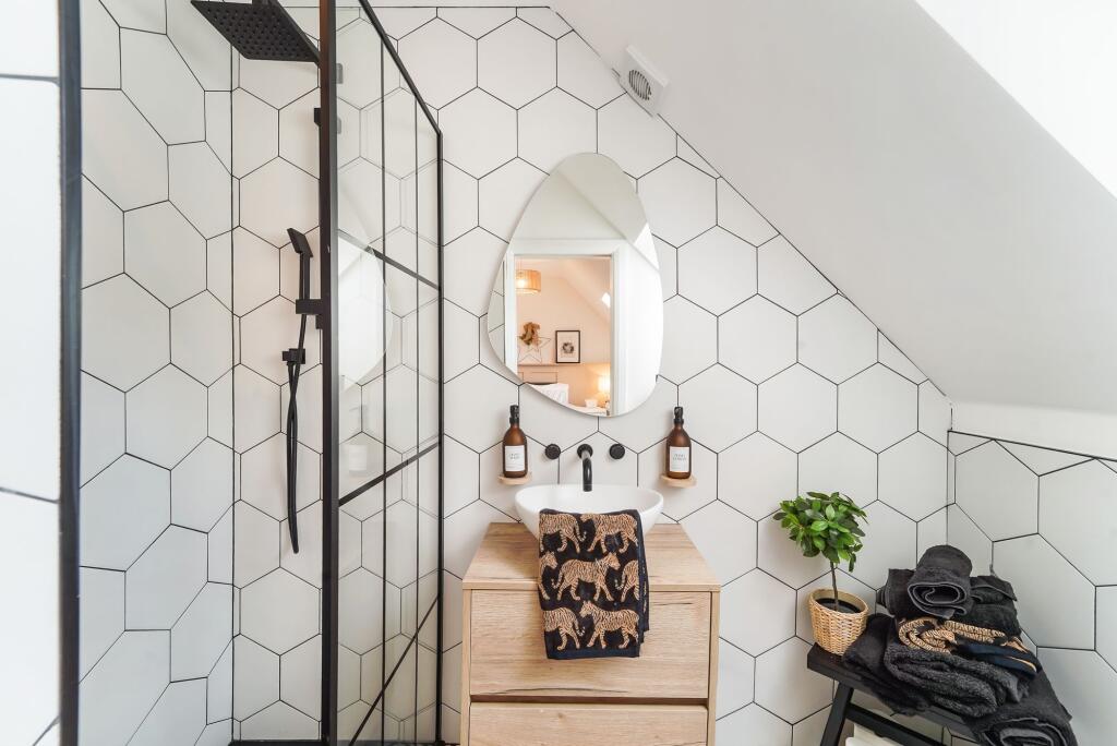 Apartment in Epsom and Ewell, West Ewell - More