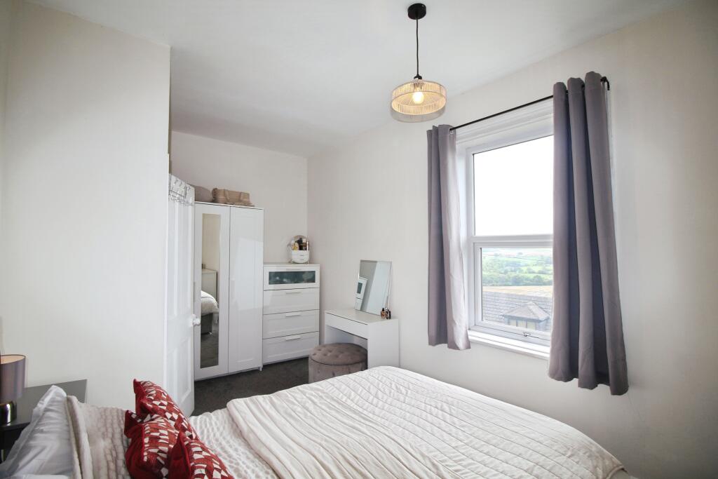 House in Kirklees, Thornhill Edge, Thornhill Lees - View 5