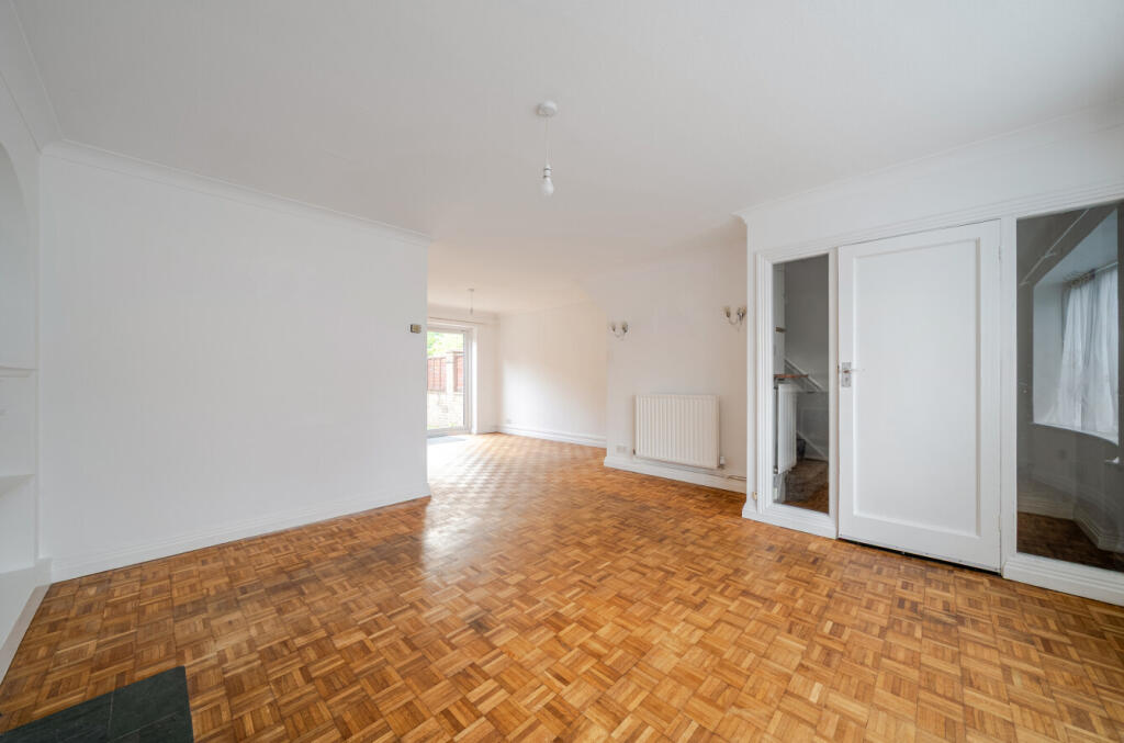 House in Bromley - More