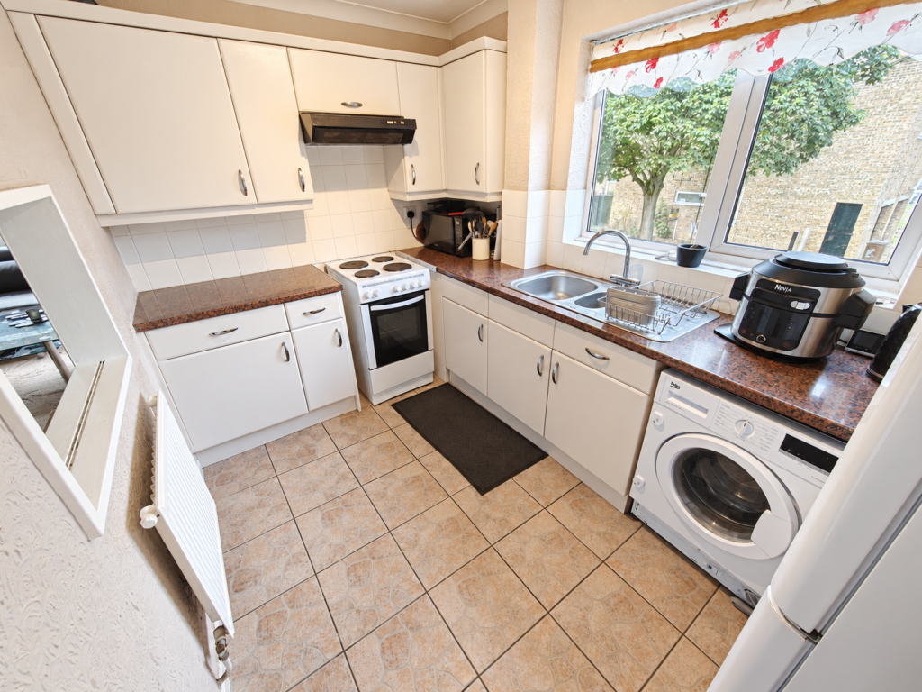 Apartment in Northampton, North Northamptonshire - View 3