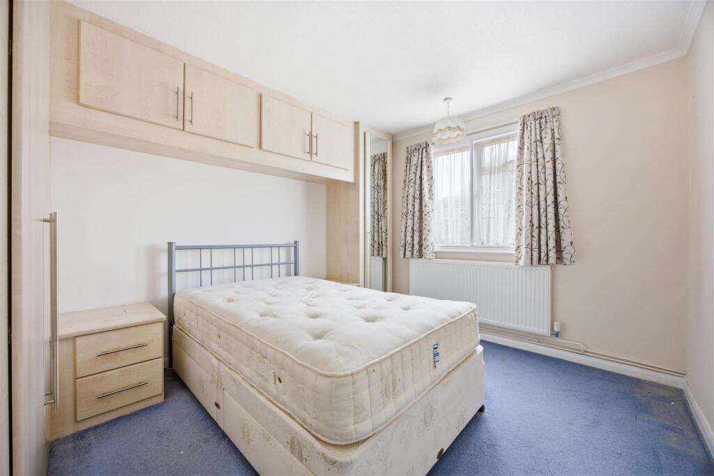 Apartment in London, Hillingdon - View 4