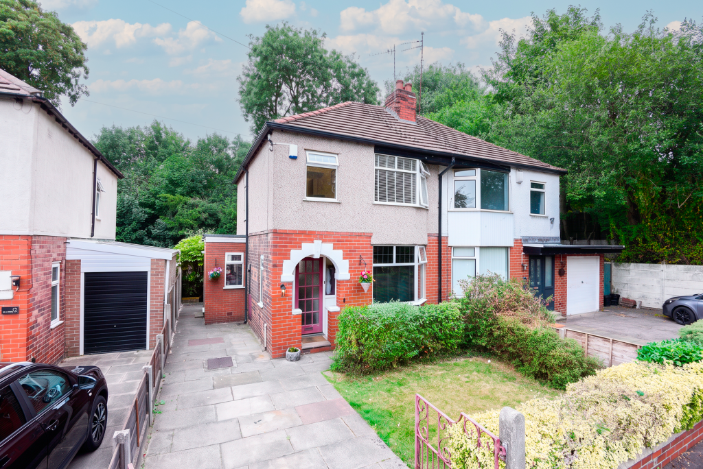 3-bed semi-detached on Sandileigh Avenue, Cheadle, £365,000