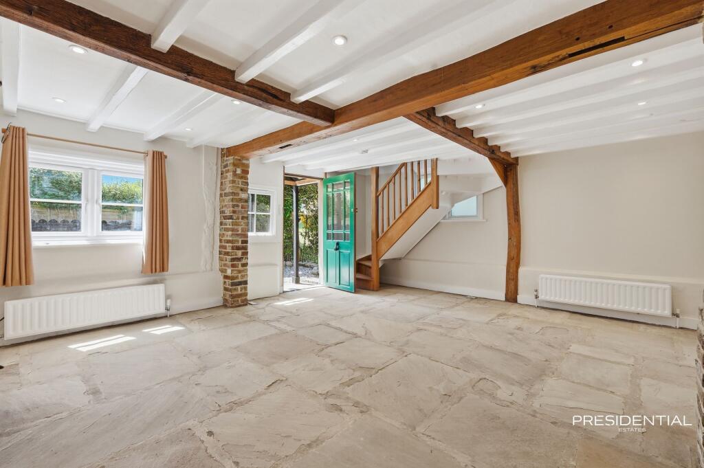 House in Rickmansworth, Appletree Dell, Chorleywood - View 4
