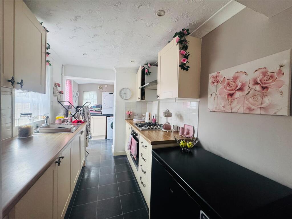 House in Chatham, Medway - View 4