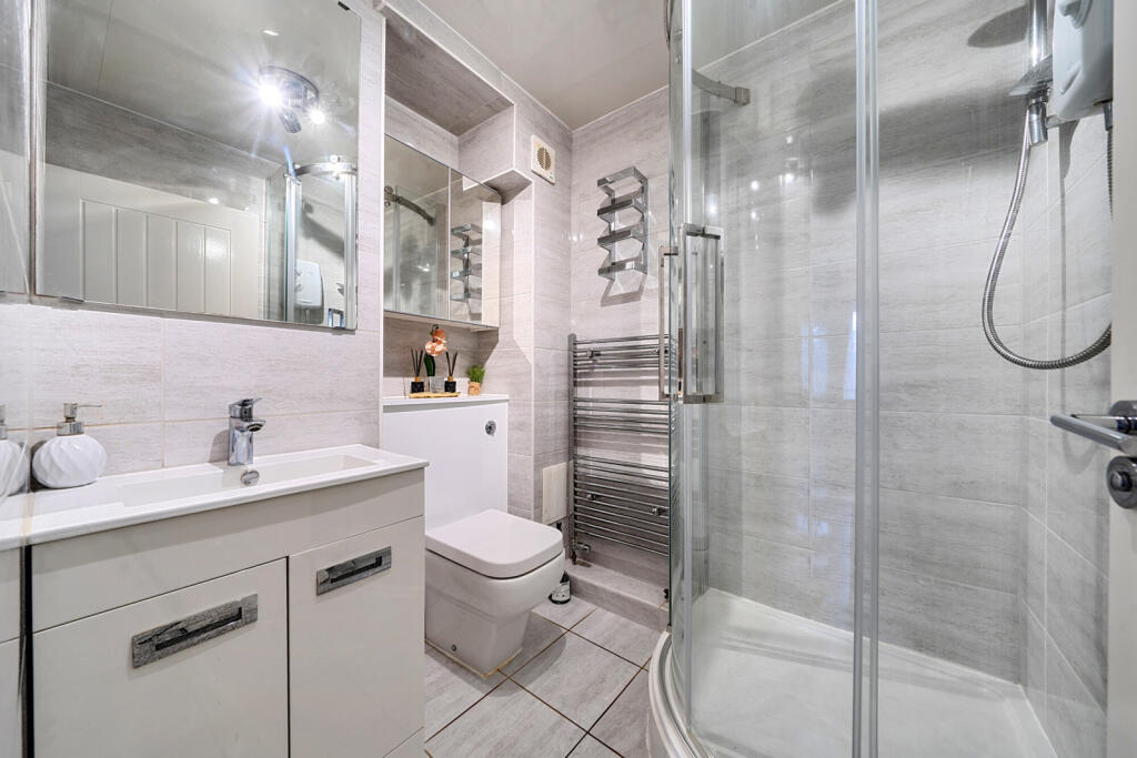 House in London - View 5