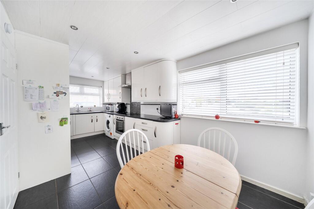House in Ampthill, Central Bedfordshire - More