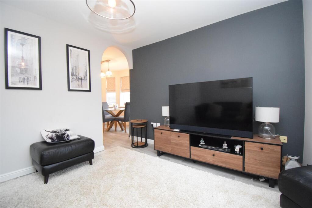 Apartment in Wakefield, Hemsworth - View 5