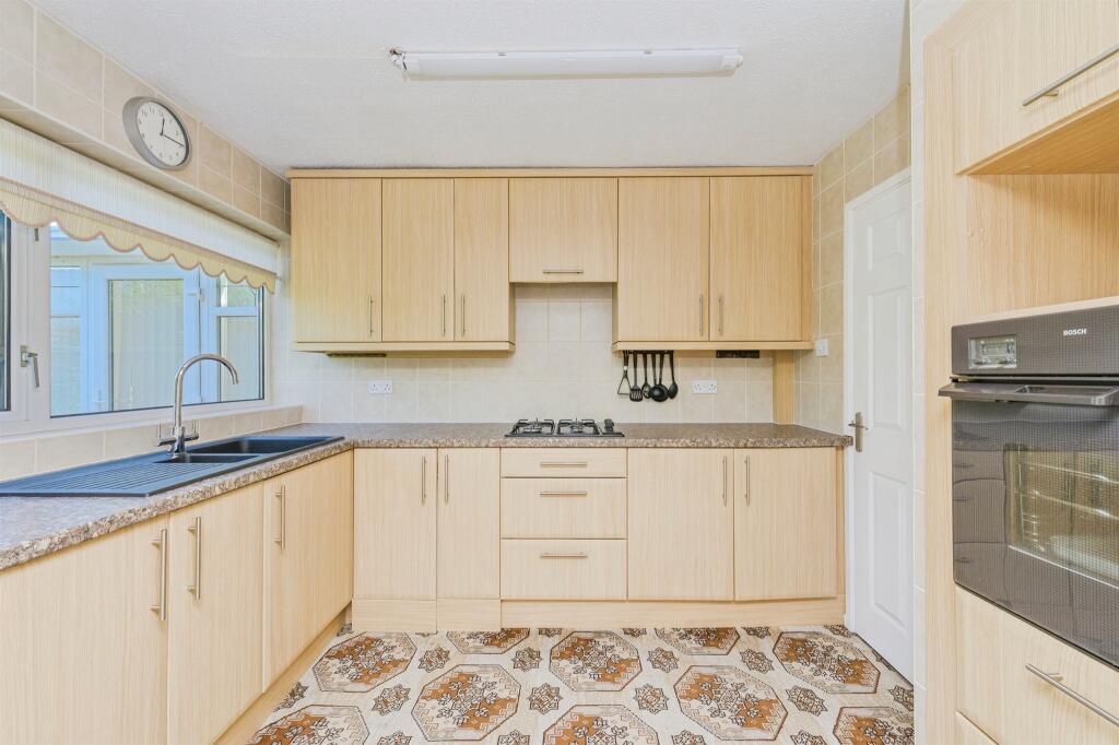 Edgar Close, Tamworth - More