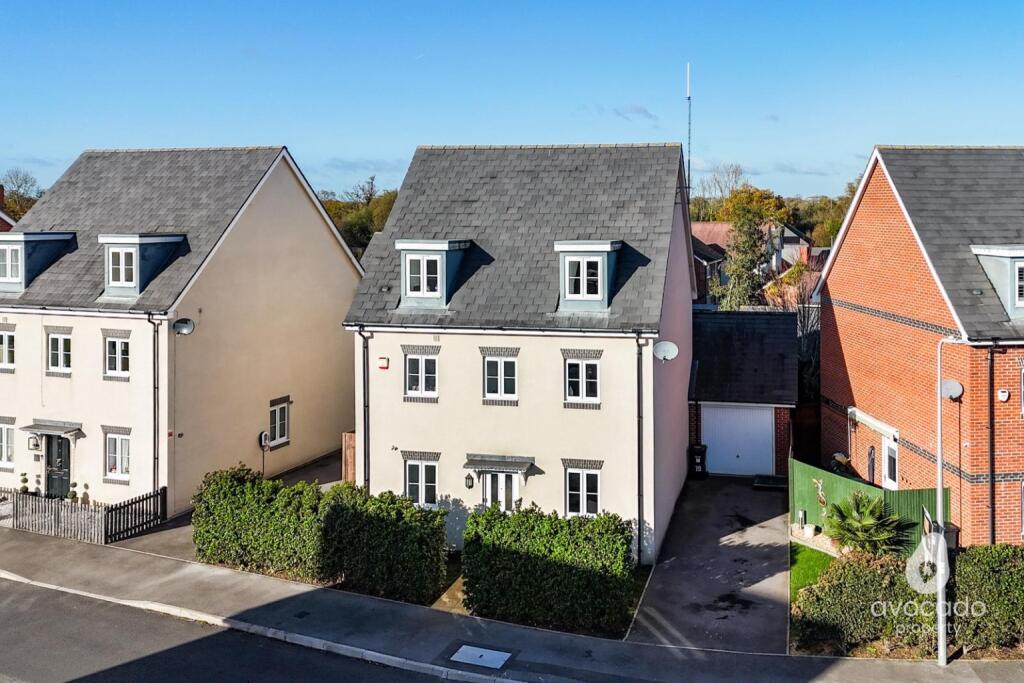 5-bed detached on Tabby Drive, Three Mile Cross, RG7, £625,000
