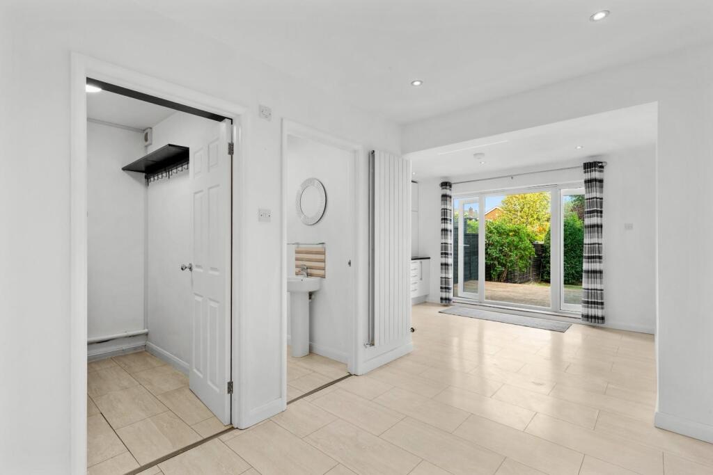 House in Hemel Hempstead, Amersham-on-the-hill, Amersham - More