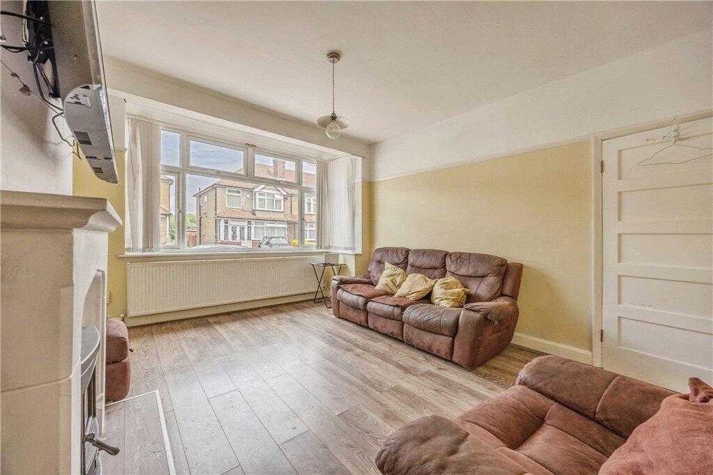 Pentlands Close, Mitcham, CR4 photo 3