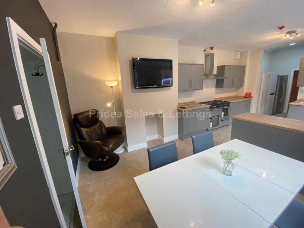 House in Lincoln - View 5