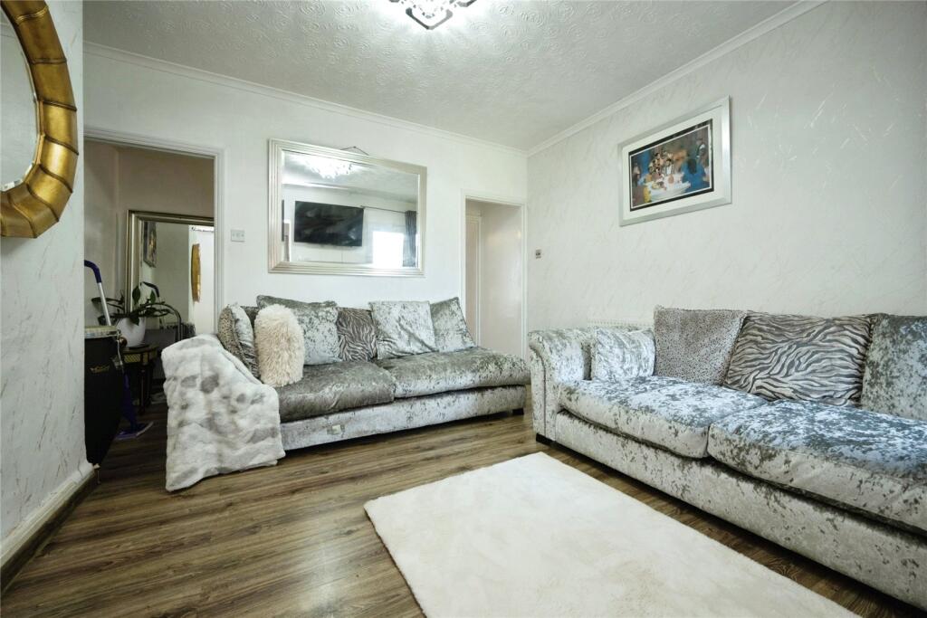 House in Luton, Biscot - View 3