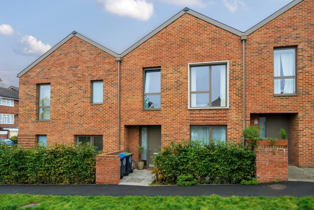 Main image of property: Ravensdale Gardens London SE19