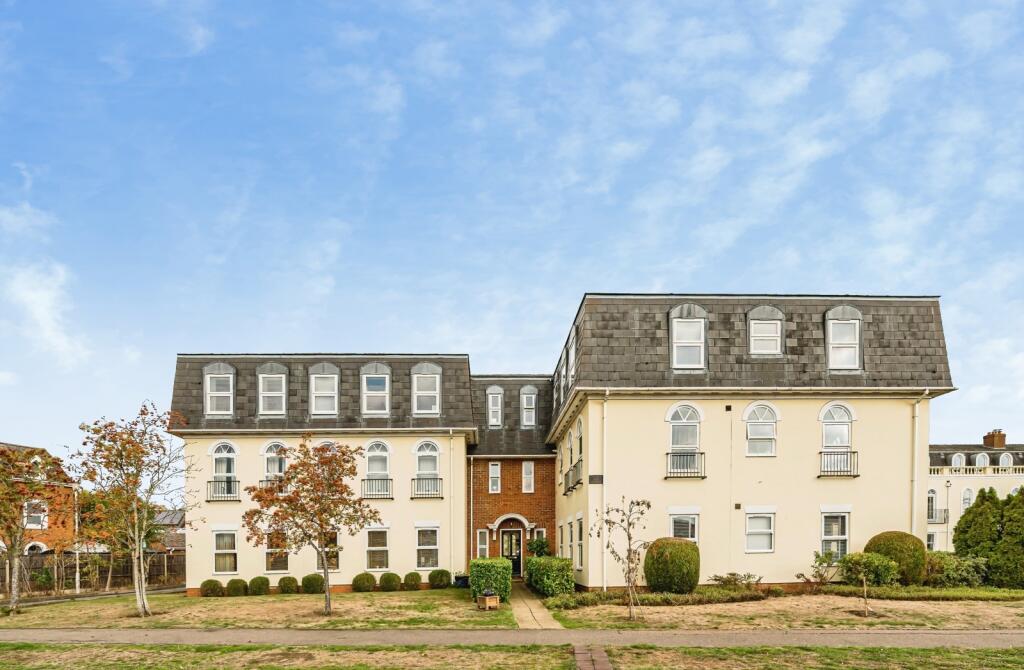 Main image of property: Pipit Gardens, Aylesbury, Buckinghamshire, HP19