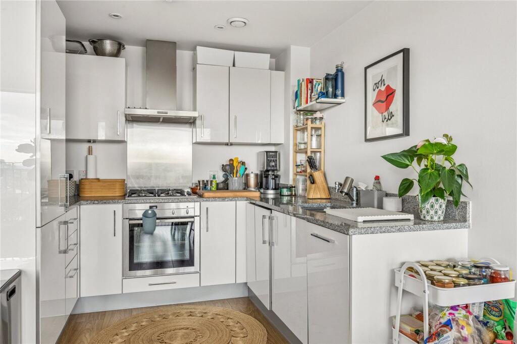Apartment in London - View 5