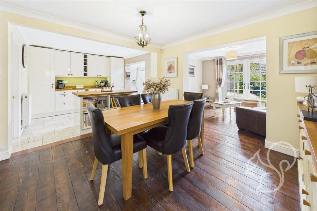 Empress Avenue, West Mersea, CO5 photo 2