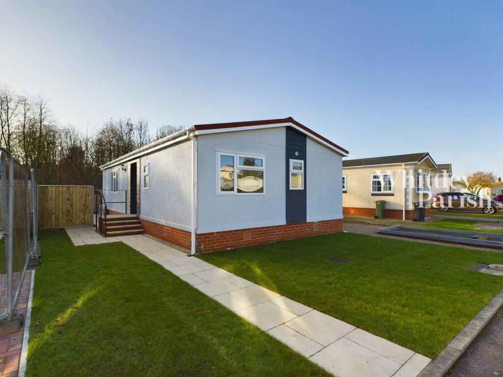 2-bed caravan on Waveney Park, Diss, £130,000
