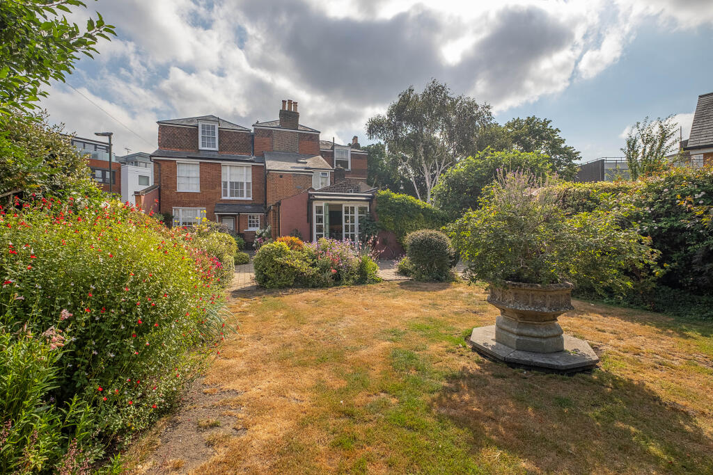 House in Twickenham - View 4