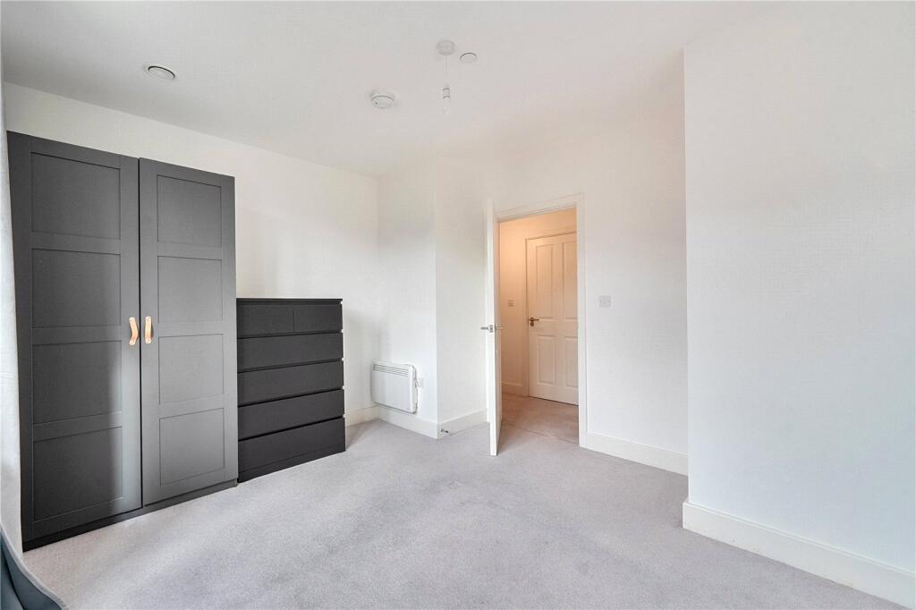 Apartment in Southampton - View 5