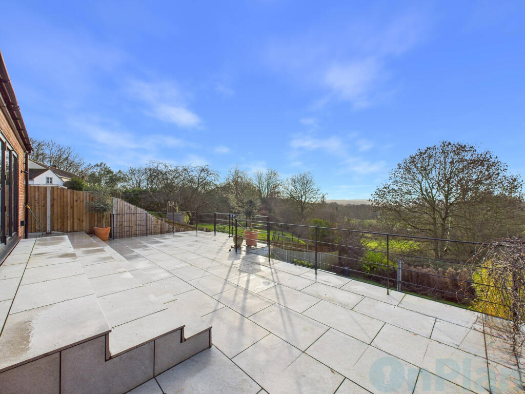 House in Buckinghamshire, Little Brickhill - View 5