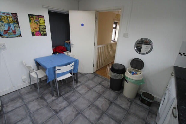 Apartment in Cardiff, Cathays - View 2