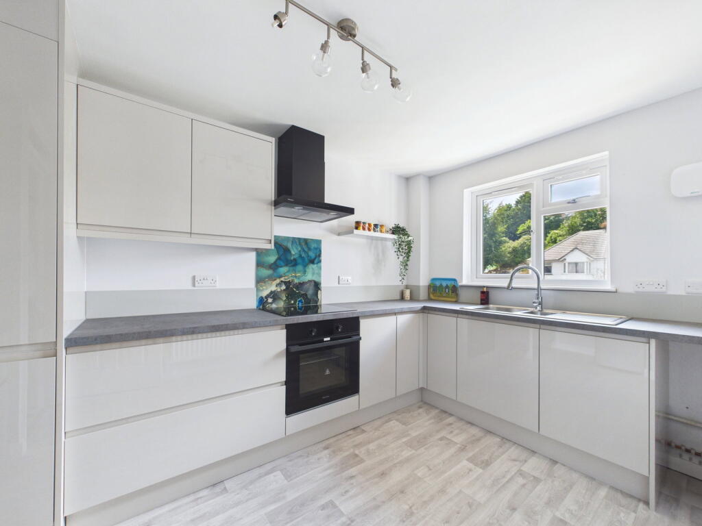 Apartment in Torquay - View 2