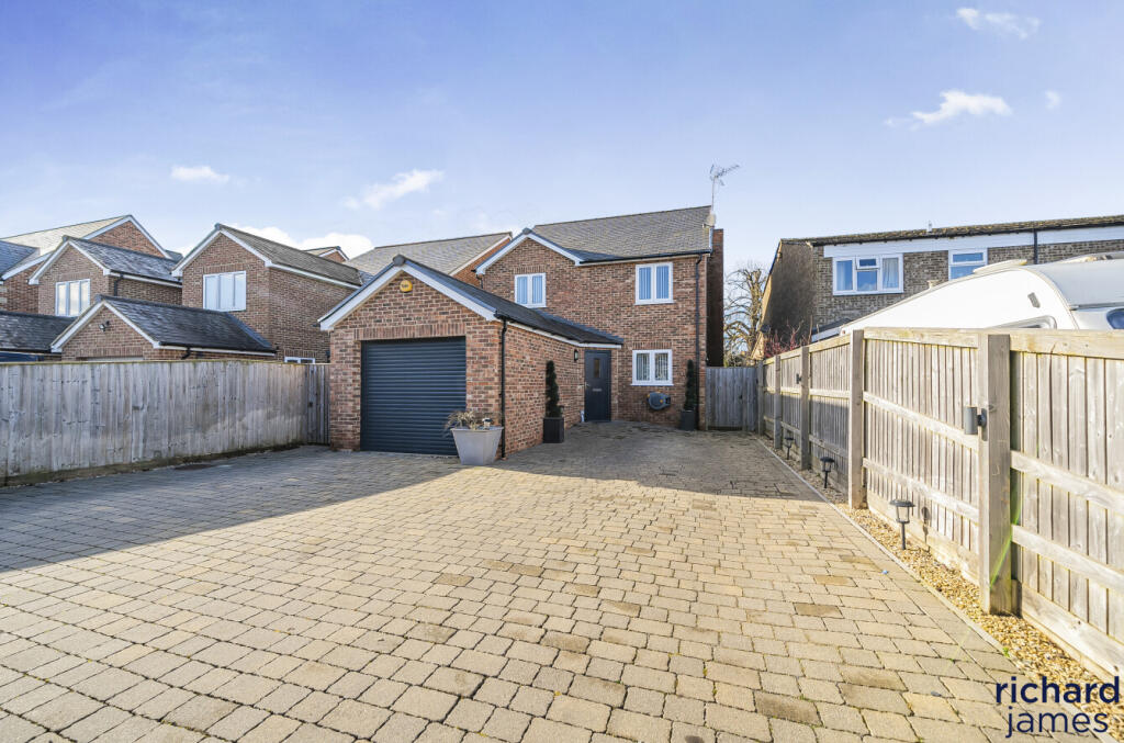 4-bed detached on Peartree Close, Purton, Swindon, Purton, SN5, £475,000