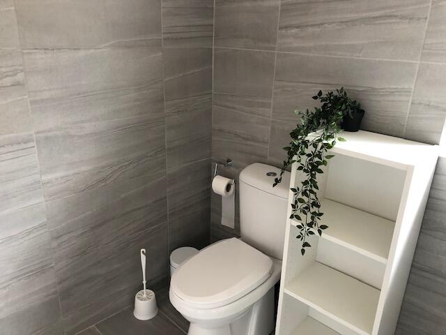 8 bedroom semi-detached house for rent