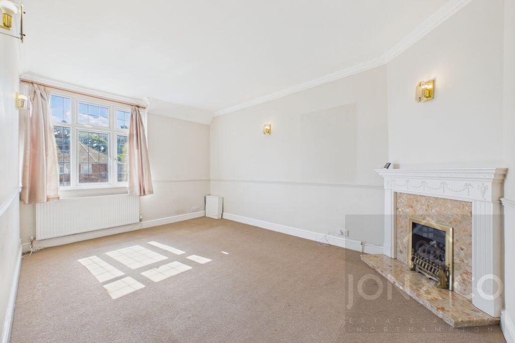Apartment in Northampton, Westone - View 4