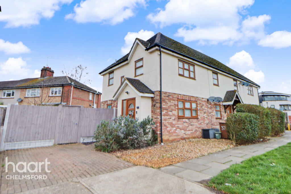2-bed terraced on Dixon Avenue, Chelmsford, £350,000
