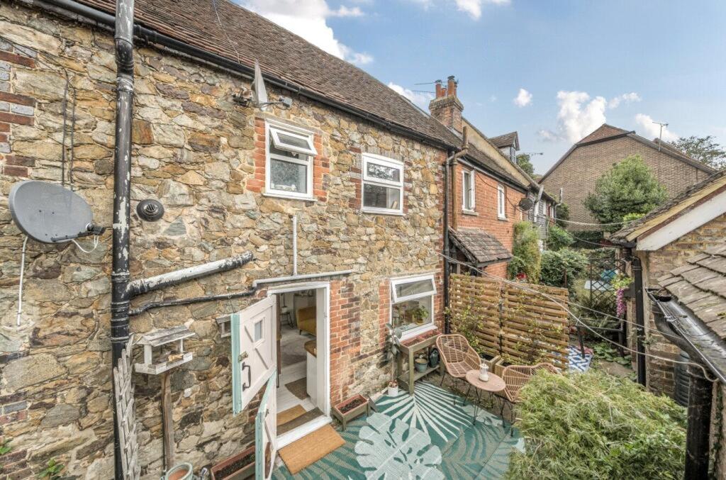 Main image of property: High Street, Sevenoaks, TN15 0AP