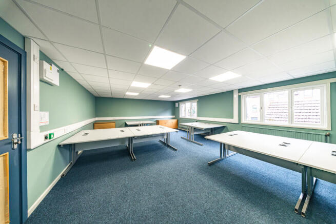 Large 12 to 14 Desk Office Space