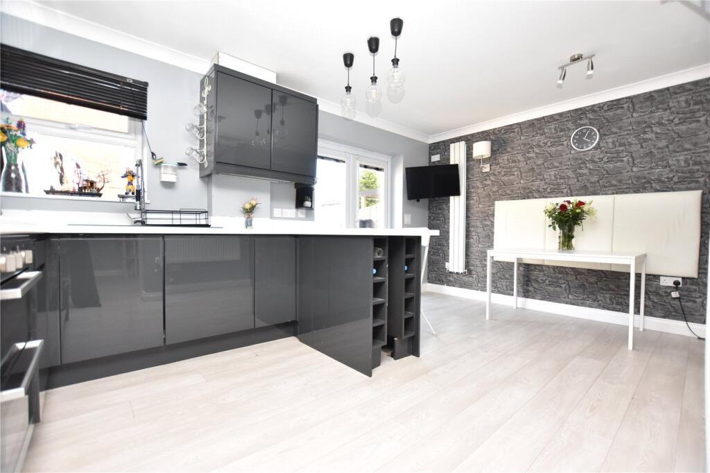 8 Parkfield Court photo 3