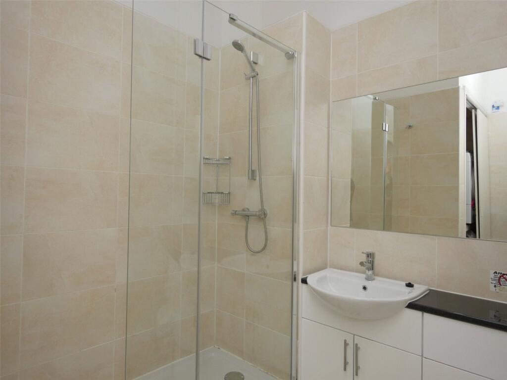 5 bedroom flat for rent
