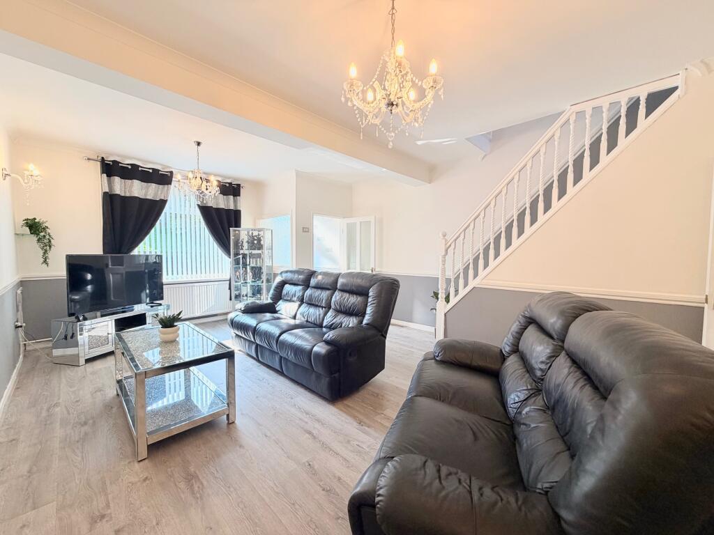 House in Cardiff, Tonyrefail - View 5